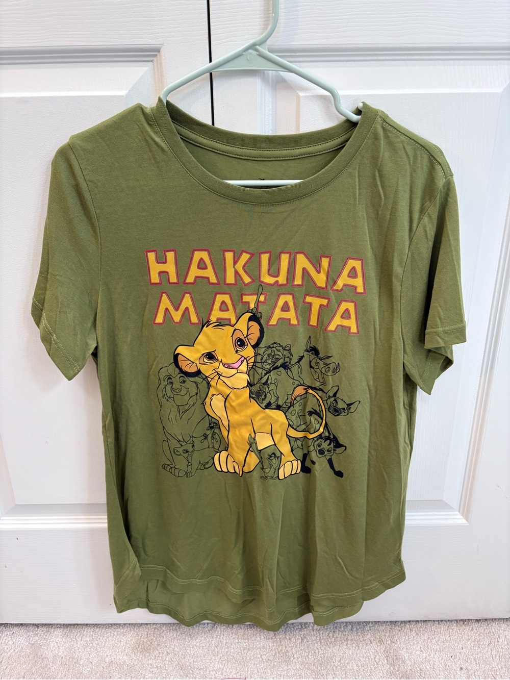Disney Olive 'Hakuna Matata' Simba Graphic Tee